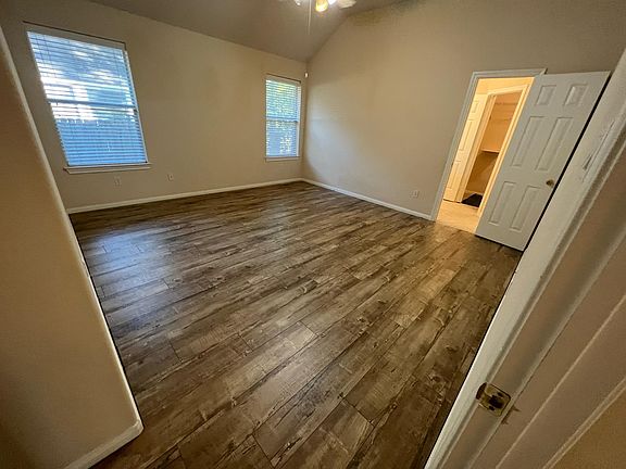 3rd image of 11823 Briarwood Ln