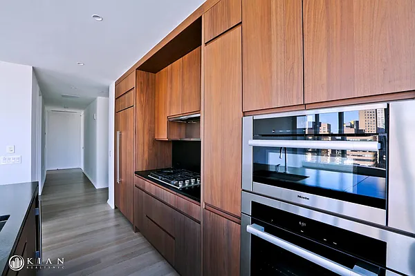 Rented by Kian Realty | media 31