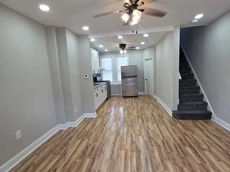2055 Carver St — Photo 3