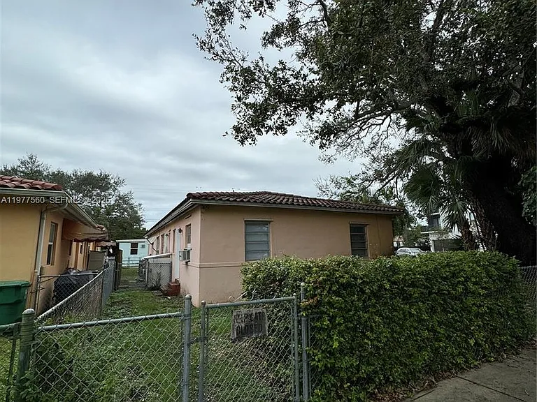 2652 SW 23rd Ave #BACK — Photo 10