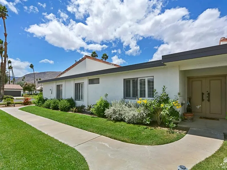 142 Avenida Las Palmas — Photo 4
