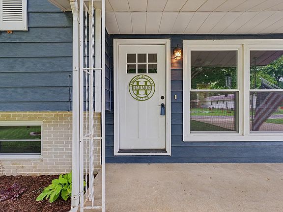 5th image of 210 Brookview Dr
