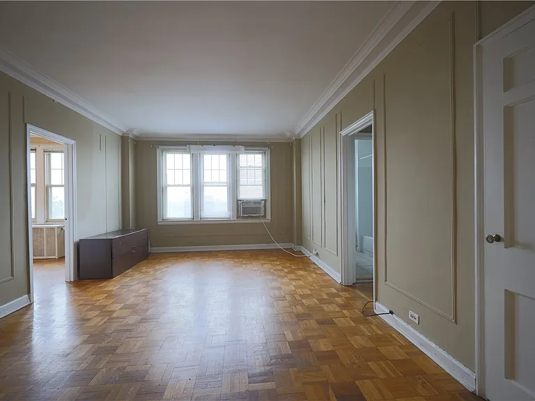 144 N Dithridge St #702 — Photo 6