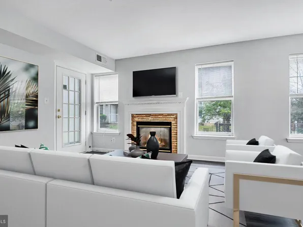 13900 Farnsworth Ln APT 4102, Upper Marlboro, MD 20772