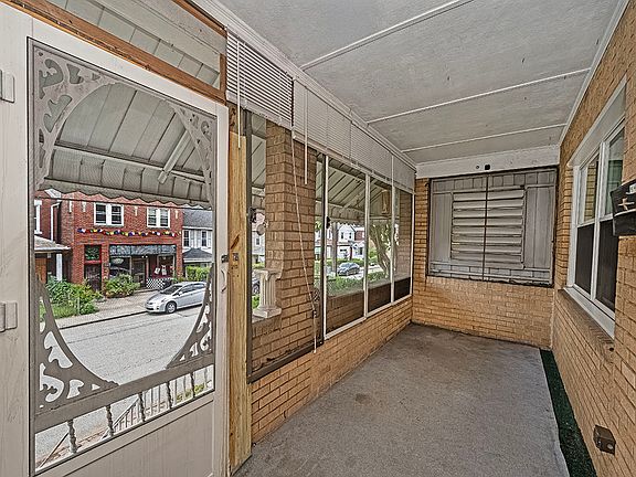 4th image of 2451 Woodstock Ave