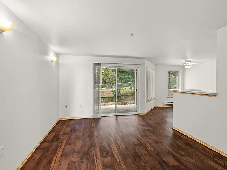 1 Bed 1 Bath Deluxe - 733 Sq Ft 1 Bed 1 Bath Deluxe - 733 Sq Ft