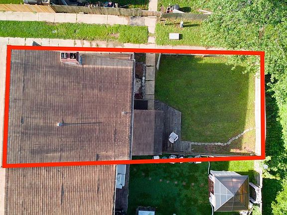 4th image of 1402 Flanders Way