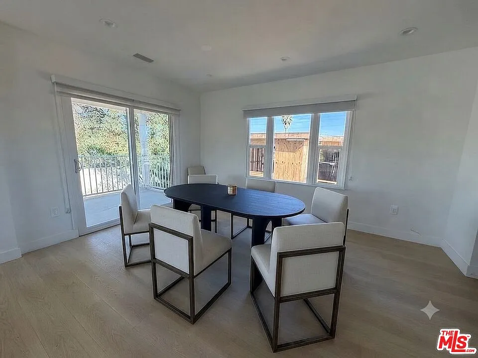 2 bed, 2.0 bath, 1250 sqft, $4,195 — Photo 4
