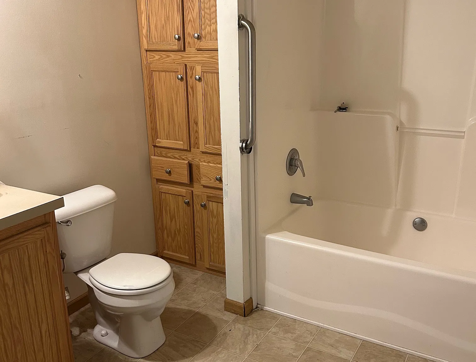 2 bed, 982 sqft, $950 — Photo 2