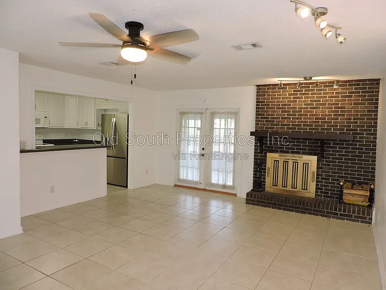 2323 Silversides Loop — Photo 5
