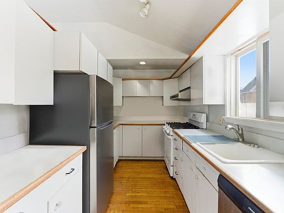 5th image of 2455 3rd St