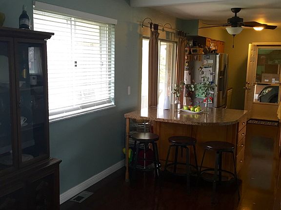5th image of 3237 Carrier Ave