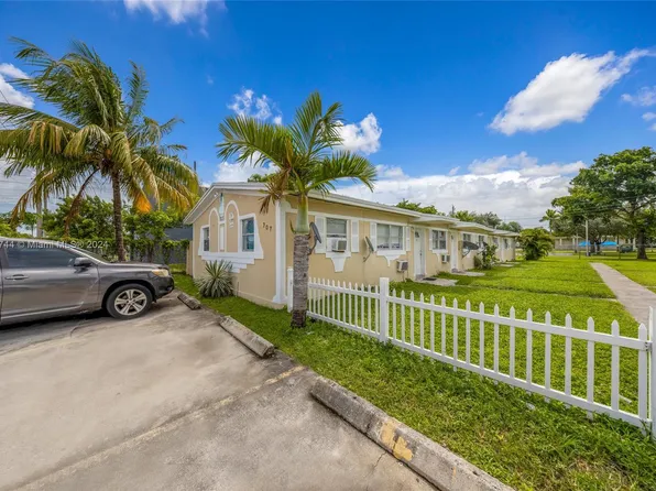 707 SW 10th St, Dania, FL 33004