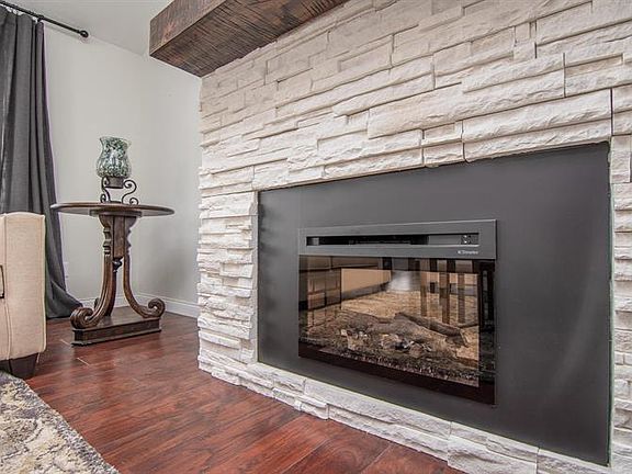 3rd image of 1113 Lacosta Ct