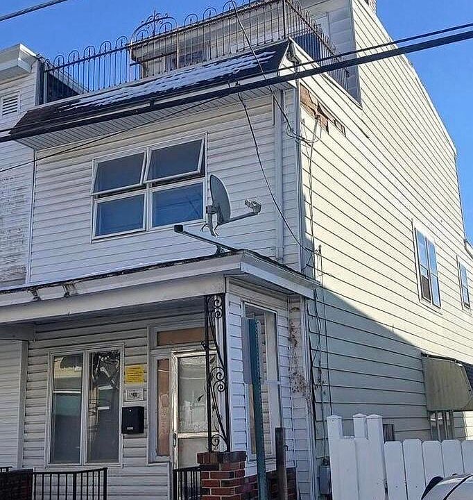 1st image of 532 W Coal St