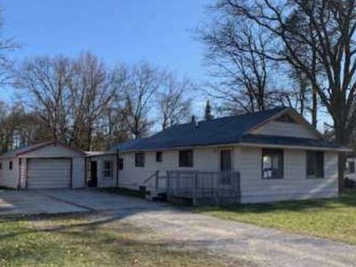 906 W 11th St, Mio, MI, 48647