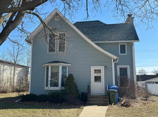 704 N Jackson St, Charles City, IA 50616
