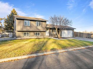 704 W 48th Ave, Kennewick, WA 99337