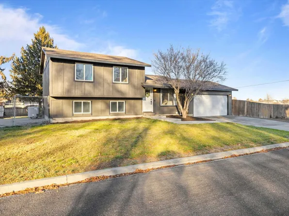 704 W 48th Ave, Kennewick, WA 99337