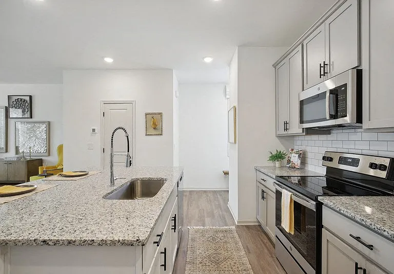 Another view of the full kitchen