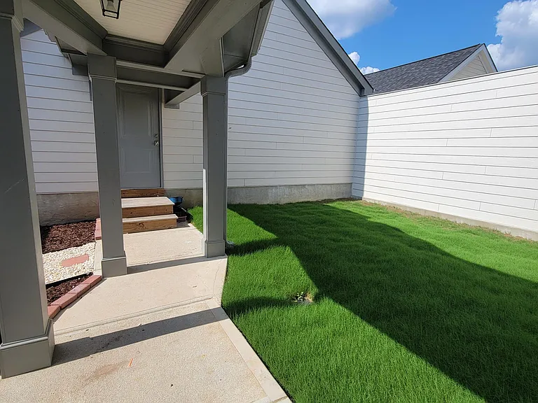 1252 Gloriosa St — Photo 27