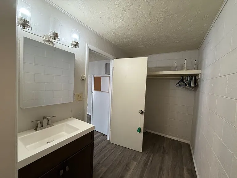 537 Breeze St #1 — Photo 6