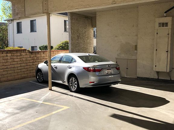 3rd image of 816 S Glenoaks Blvd #A