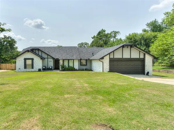 405 Country Ln, Midwest City, OK 73130