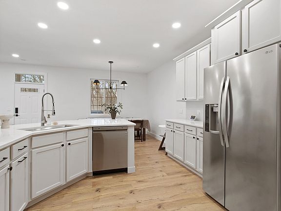 5th image of 17106 Olson Ct NW