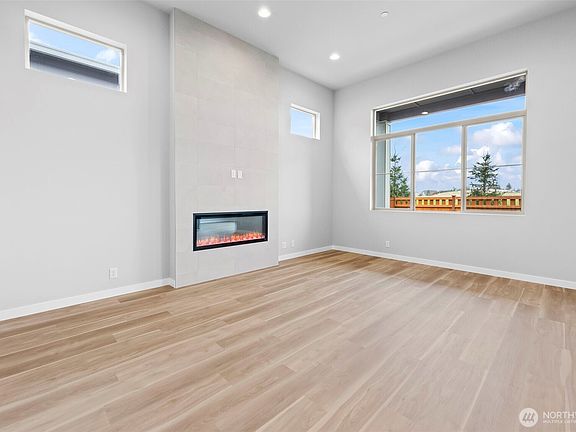 5th image of 13927 178th Street E #38