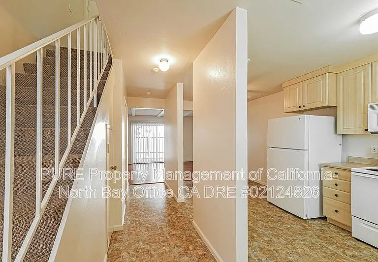 48-4 Lark Center Dr — Photo 2