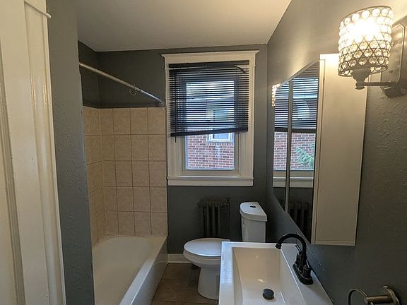 5th image of 821 Rader Ave