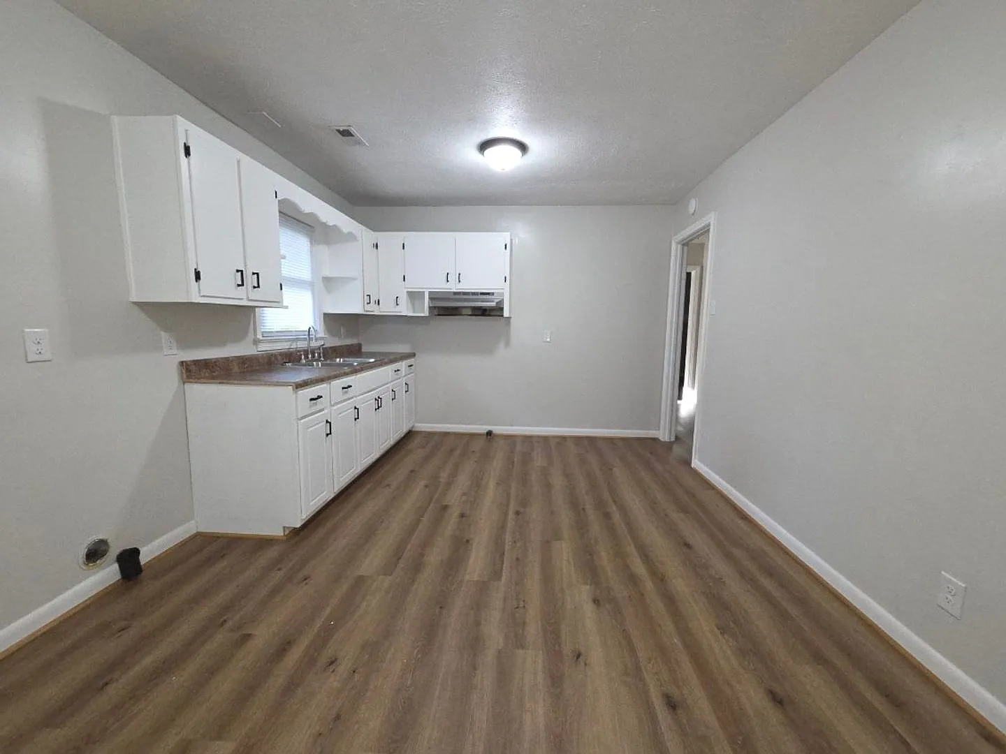 1110 Elizabeth Street — Photo 3