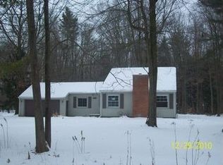 521 W Barnes Lake Rd, Columbiaville, MI 48421