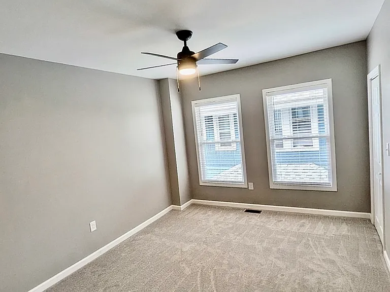 3256 Ruckle St — Photo 9