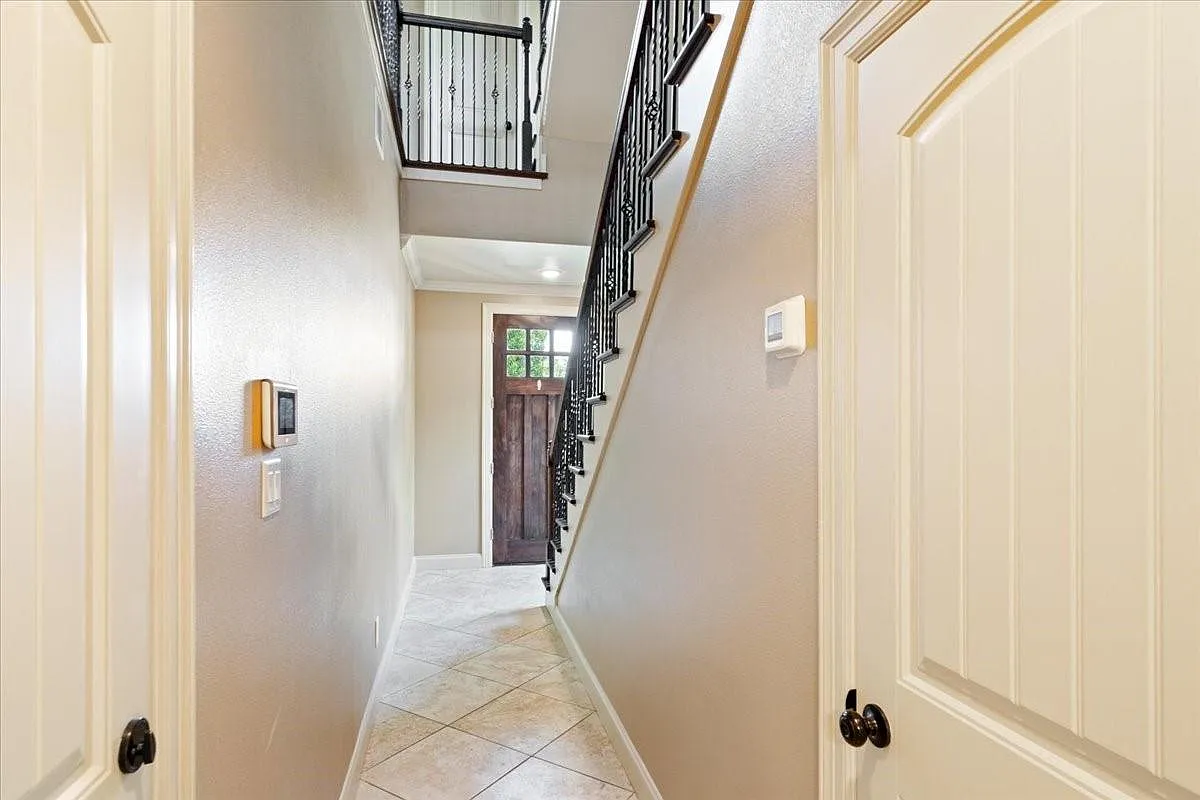 3 bed, 3.5 bath, 2174 sqft, $2,400 — Photo 4