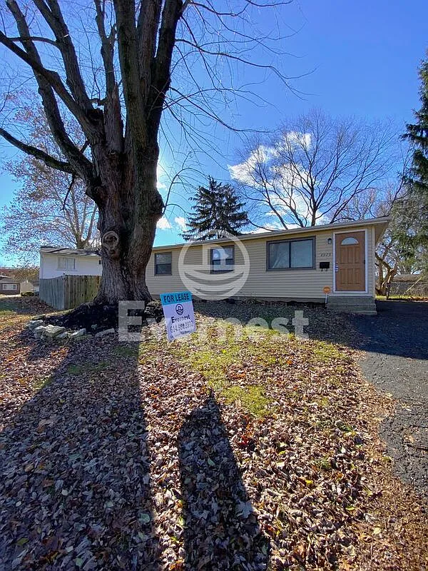 4979 Majestic Dr N photo 1
