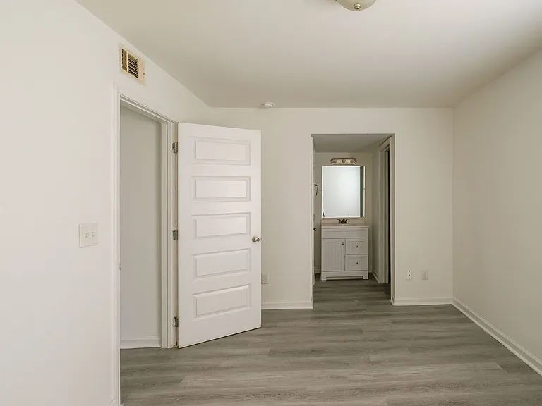 Golden Gate Townhomes — Photo 114