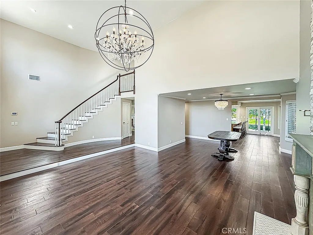 5 bed, 3359 sqft, $11,495 — Photo 4