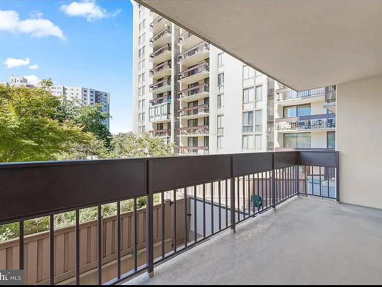 5300 Holmes Run Pkwy #319 — Photo 16