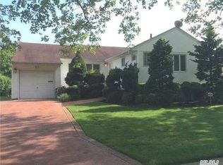 60 Rosedale Rd, Valley Stream, NY 11581