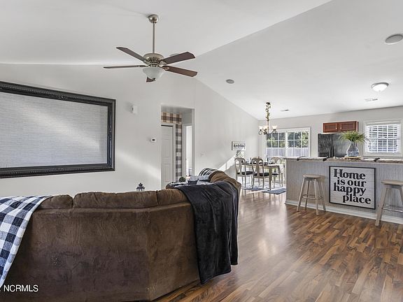 3rd image of 513 Cherry Blossom Ln