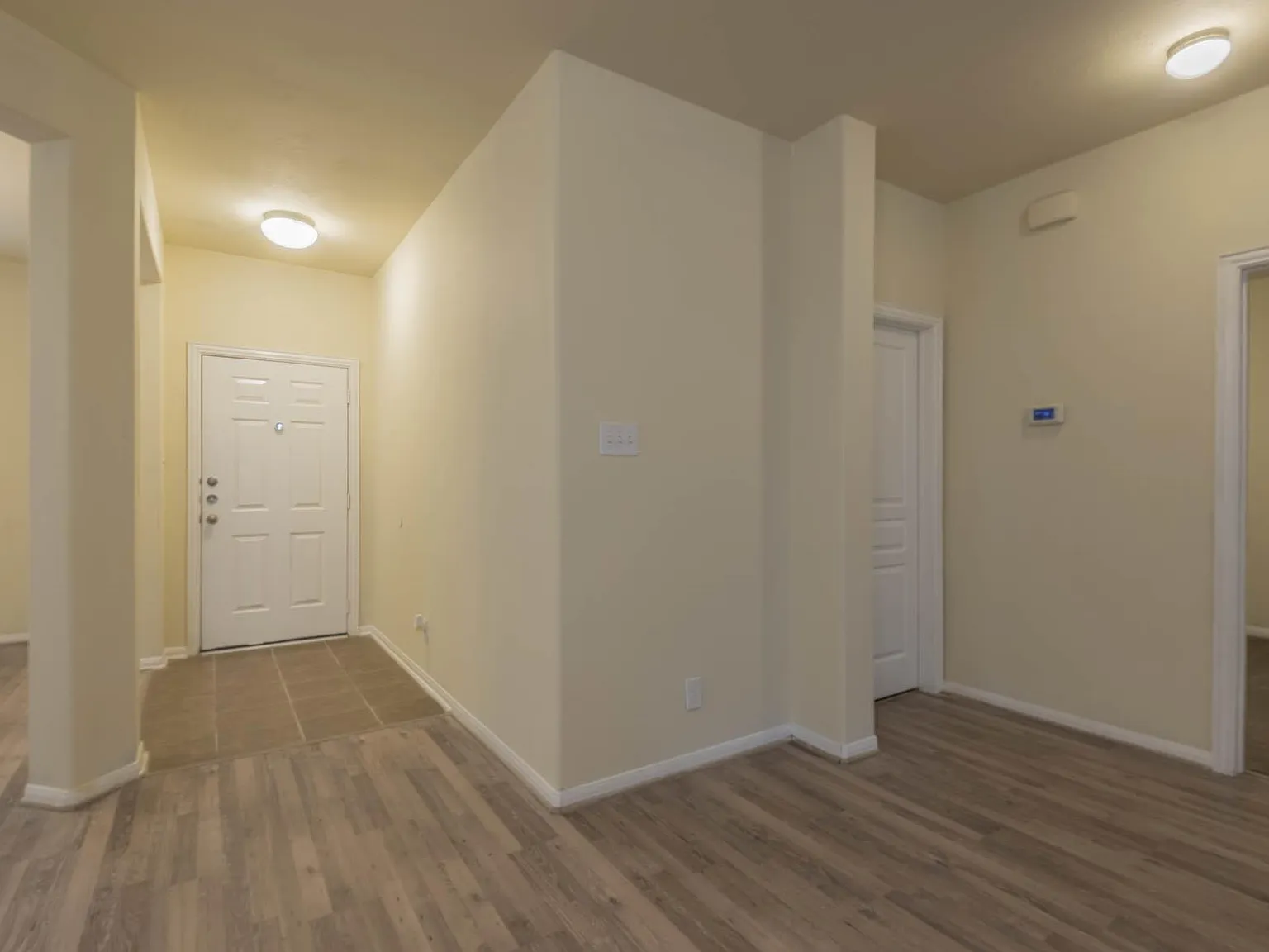 3 bed, 2.0 bath, 1639 sqft, $1,835 — Photo 3