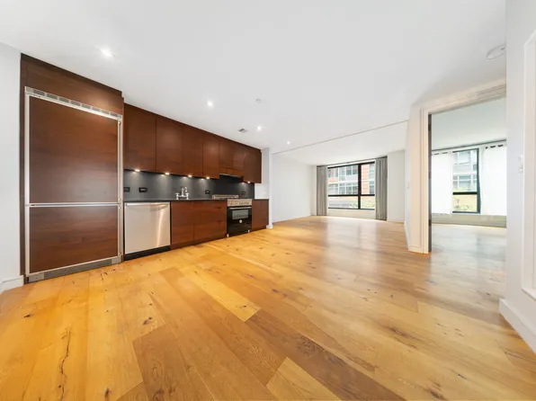 540 West 28th Street image 1 of 18