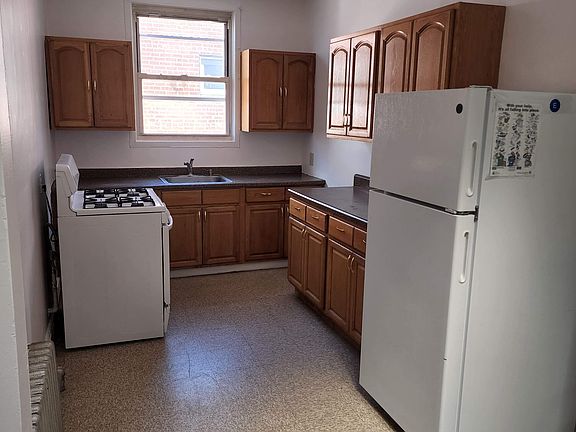 3rd image of 36-40 Crescent St #2