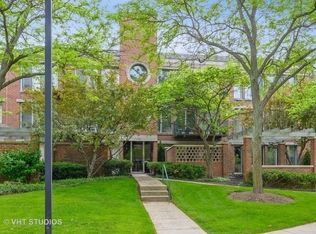 3030 Arbor Ln APT 201, Northfield, IL 60093