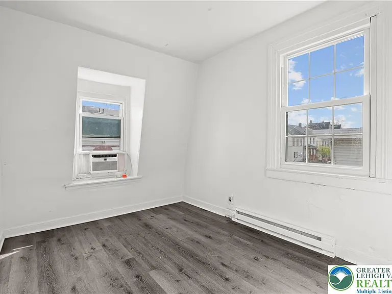 1113 Ferry St #3 — Photo 9