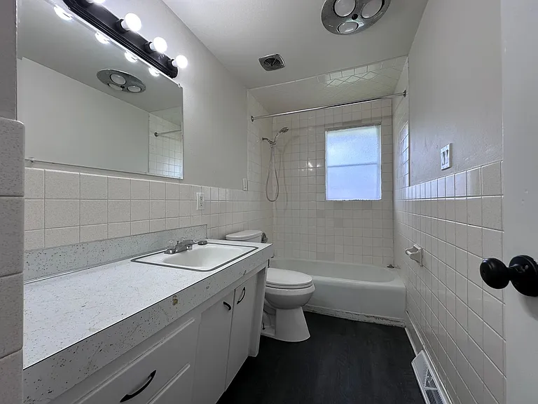 490 Saint Bernard Dr — Photo 17