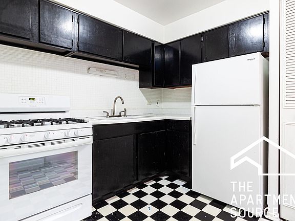 3rd image of 737 W Buena Ave #305