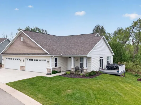 18 Briarknoll CIRCLE, Saukville, WI 53080